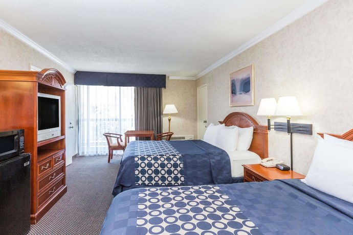 Imagen de la habitación del Hotel Days Inn by Wyndham Los Angeles LAX Airport Stadium Area. Foto 12