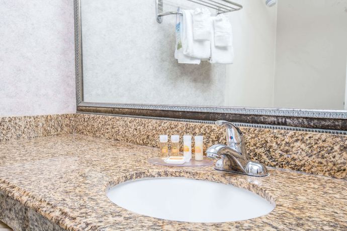 Imagen de la habitación del Hotel Days Inn by Wyndham Los Angeles LAX Airport Stadium Area. Foto 13