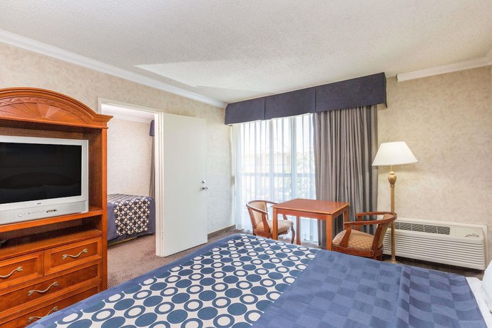 Imagen de la habitación del Hotel Days Inn by Wyndham Los Angeles LAX Airport Stadium Area. Foto 15