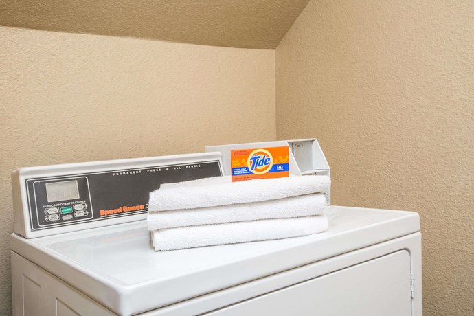 Imagen de los interiores del Hotel Days Inn by Wyndham Los Angeles LAX Airport Stadium Area. Foto 17