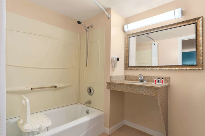 Imagen de la habitación del Hotel Days Inn by Wyndham Middletown/Newport Area. Foto 7