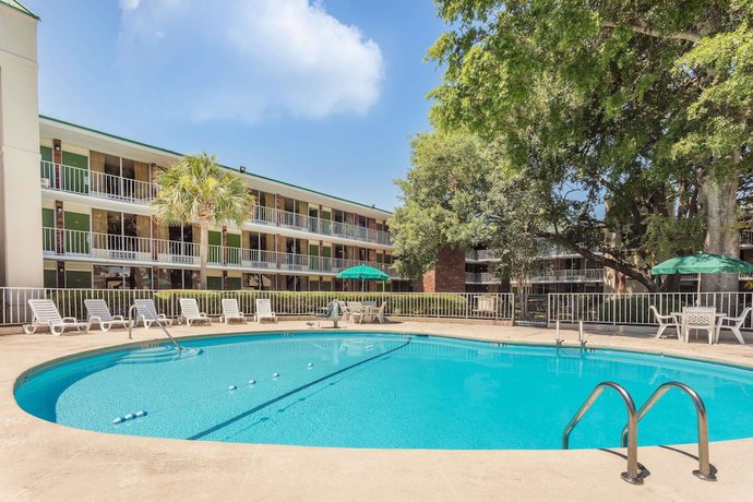 Imagen de la piscina del Hotel Days Inn by Wyndham Mt Pleasant-Charleston-Patriots Point. Foto 20
