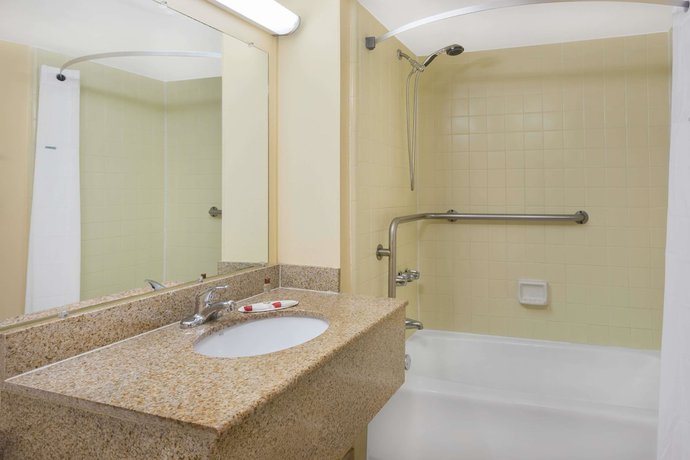 Imagen de la habitación del Hotel Days Inn by Wyndham Mt Pleasant-Charleston-Patriots Point. Foto 15