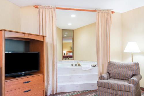 Imagen de la habitación del Hotel Days Inn by Wyndham Mystic. Foto 8