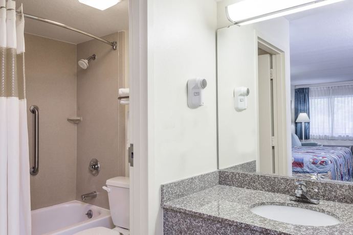 Imagen de la habitación del Hotel Days Inn by Wyndham N Orlando/Casselberry. Foto 9