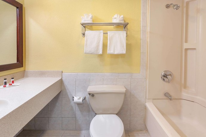 Imagen de la habitación del Hotel Days Inn by Wyndham Nanuet / Spring Valley. Foto 9