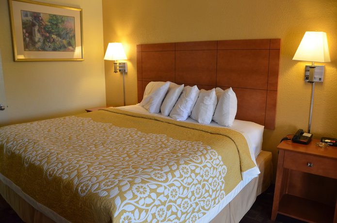Imagen de la habitación del Hotel Days Inn by Wyndham Nashville Airport. Foto 9