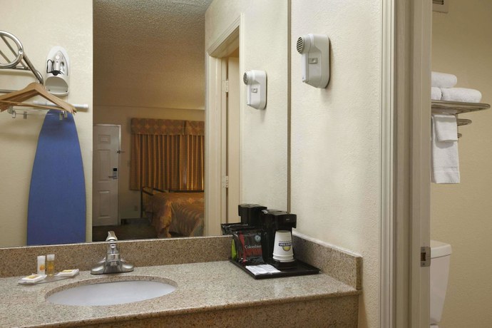 Imagen de la habitación del Hotel Days Inn by Wyndham Nashville Airport. Foto 14