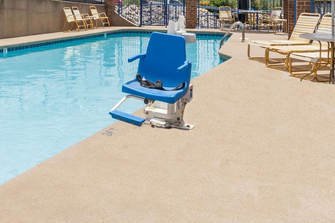 Imagen de la piscina del Hotel Days Inn by Wyndham Nashville North/Opryland Area. Foto 14