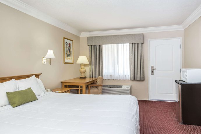 Imagen de la habitación del Hotel Days Inn by Wyndham Near City Of Hope. Foto 7