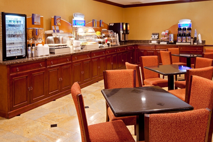 Imagen del bar/restaurante del Hotel Days Inn by Wyndham North Bergen. Foto 1