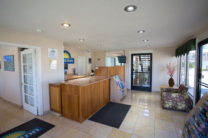 Imagen de los interiores del Hotel Days Inn by Wyndham Oceanside. Foto 14