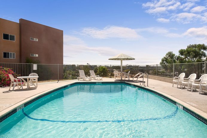 Imagen de la piscina del Hotel Days Inn by Wyndham Oceanside. Foto 18