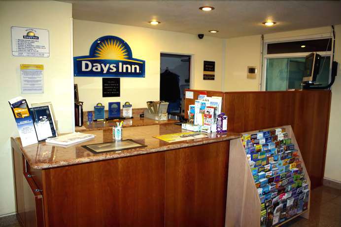 Imagen de los interiores del Hotel Days Inn by Wyndham Oceanside. Foto 16