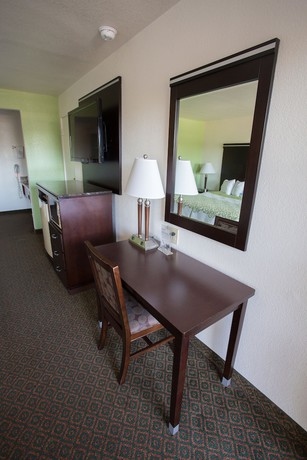 Imagen de la habitación del Hotel Days Inn by Wyndham Oceanside. Foto 11