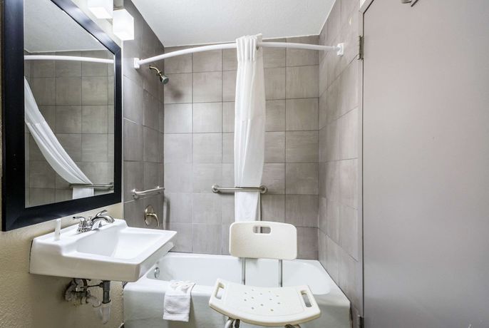 Imagen de la habitación del Hotel Days Inn by Wyndham Oklahoma City Bricktown. Foto 14