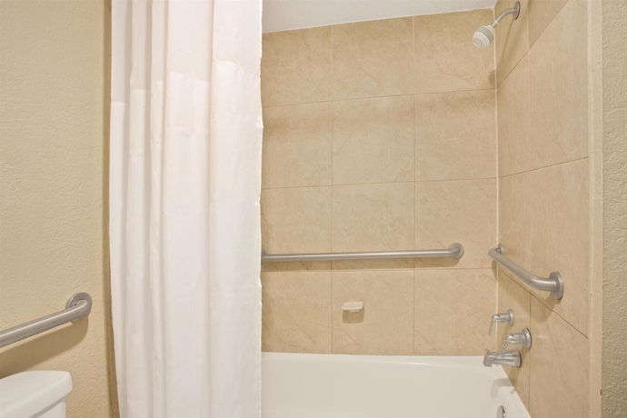 Imagen de la habitación del Hotel Days Inn by Wyndham Orlando Airport Florida Mall. Foto 7