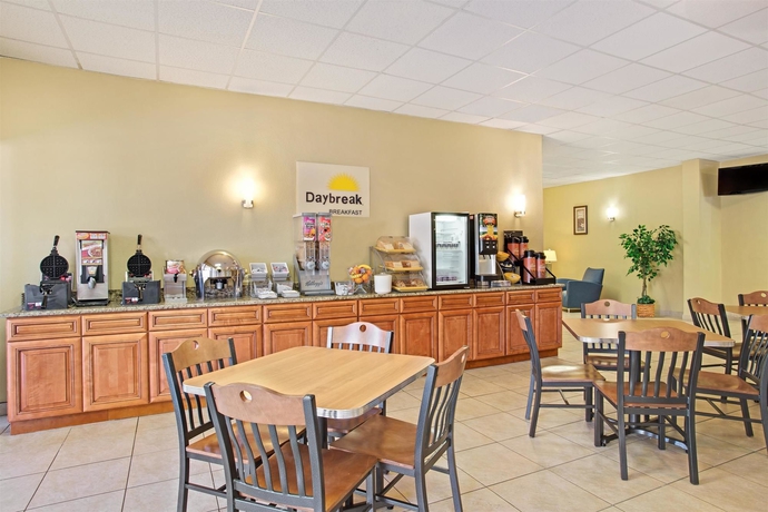 Imagen del bar/restaurante del Hotel Days Inn by Wyndham Orlando Airport Florida Mall. Foto 3