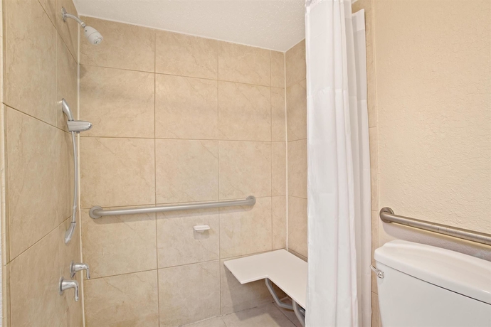 Imagen de la habitación del Hotel Days Inn by Wyndham Orlando Airport Florida Mall. Foto 9