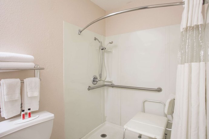 Imagen de la habitación del Hotel Days Inn by Wyndham Ormond Beach. Foto 4