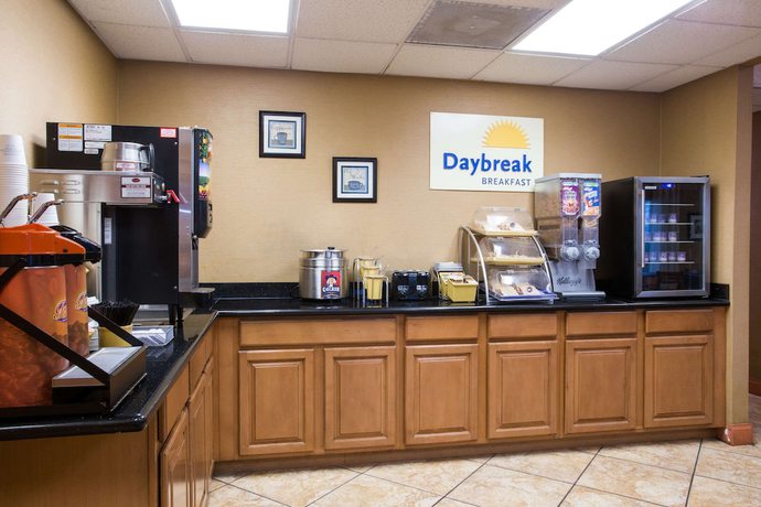Imagen del bar/restaurante del Hotel Days Inn by Wyndham Ormond Beach. Foto 2