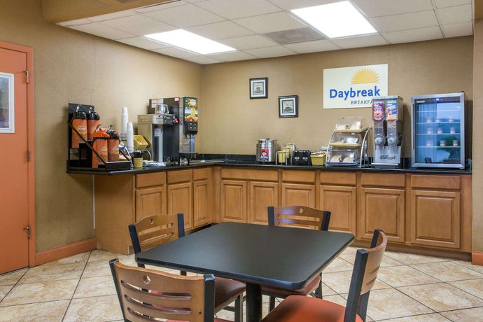 Imagen del bar/restaurante del Hotel Days Inn by Wyndham Ormond Beach. Foto 3