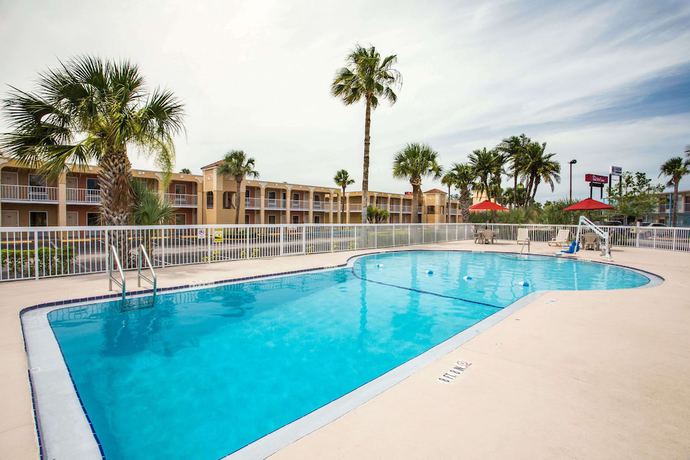 Imagen de la piscina del Hotel Days Inn by Wyndham Ormond Beach. Foto 19
