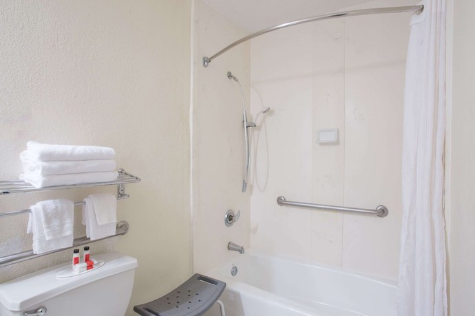 Imagen de la habitación del Hotel Days Inn by Wyndham Ormond Beach. Foto 16