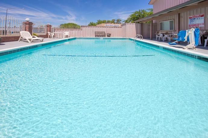Imagen de la piscina del Hotel Days Inn by Wyndham Oroville. Foto 19