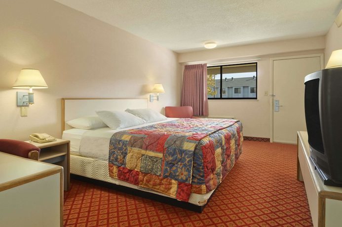 Imagen de la habitación del Hotel Days Inn by Wyndham Overland Park/Metcalf/Convention Center. Foto 6