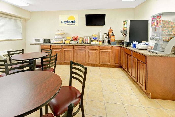 Imagen del bar/restaurante del Hotel Days Inn by Wyndham Overland Park/Metcalf/Convention Center. Foto 2