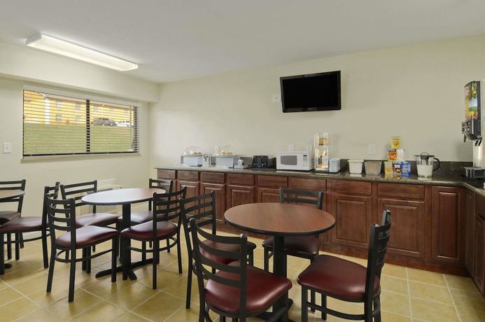 Imagen del bar/restaurante del Hotel Days Inn by Wyndham Overland Park/Metcalf/Convention Center. Foto 3