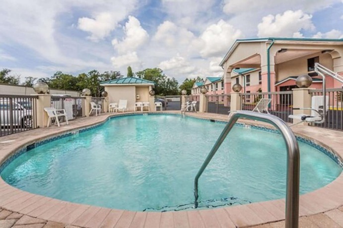 Imagen de la piscina del Hotel Days Inn by Wyndham Panama City/Callaway. Foto 15
