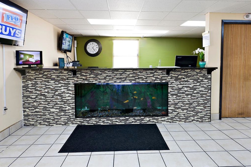 Imagen de los interiores del Hotel Days Inn by Wyndham Park City Kansas. Foto 13