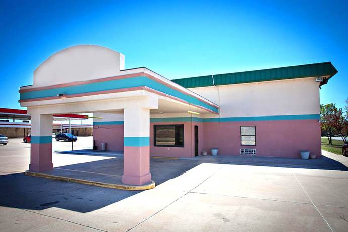 Imagen general del Hotel Days Inn by Wyndham Park City Kansas. Foto 1