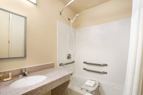 Imagen de la habitación del Hotel Days Inn by Wyndham Pensacola I-10. Foto 7