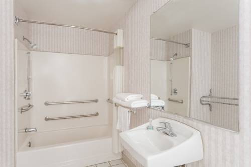 Imagen de la habitación del Hotel Days Inn by Wyndham Phoenix West. Foto 10