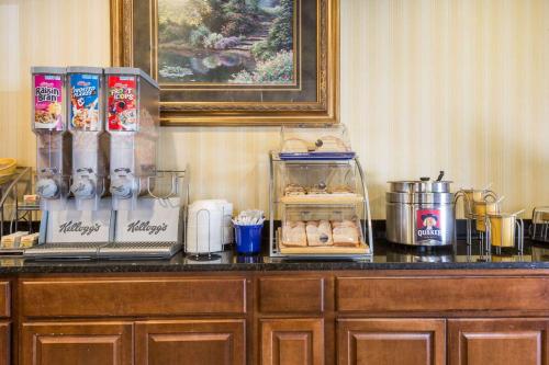 Imagen del bar/restaurante del Hotel Days Inn by Wyndham Pittsburgh. Foto 3