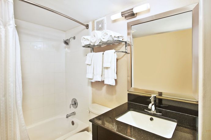 Imagen de la habitación del Hotel Days Inn by Wyndham Plattsburgh. Foto 4