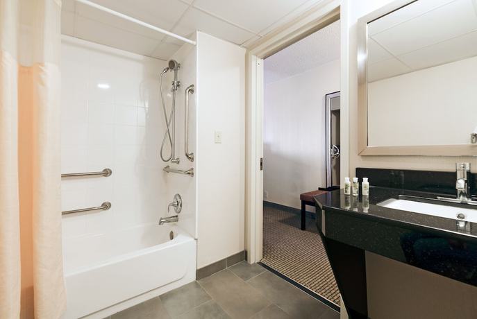Imagen de la habitación del Hotel Days Inn by Wyndham Plattsburgh. Foto 11