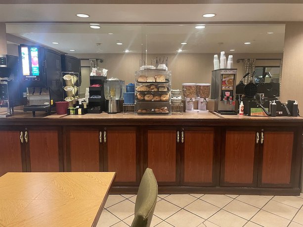 Imagen del bar/restaurante del Hotel Days Inn by Wyndham Pleasant Prairie Kenosha. Foto 2