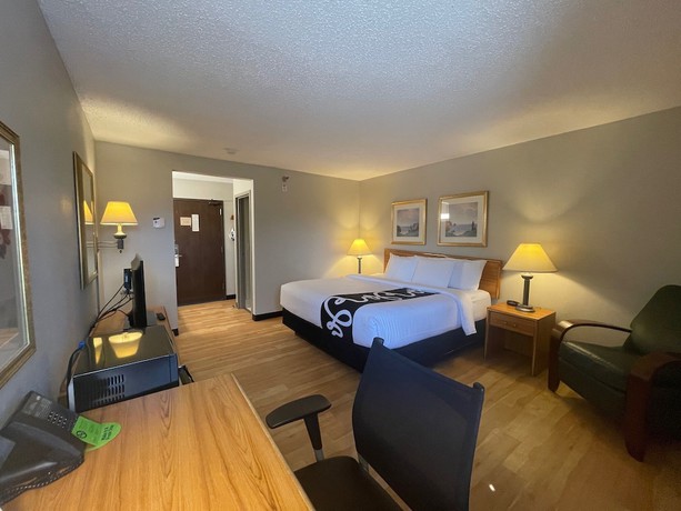Imagen de la habitación del Hotel Days Inn by Wyndham Pleasant Prairie Kenosha. Foto 10