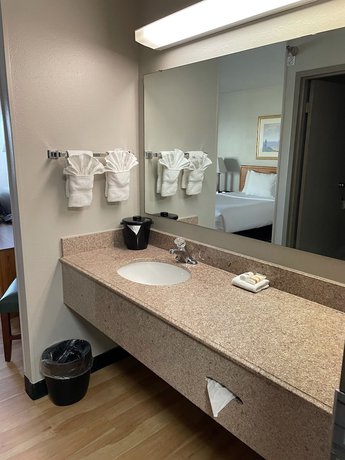Imagen de la habitación del Hotel Days Inn by Wyndham Pleasant Prairie Kenosha. Foto 11