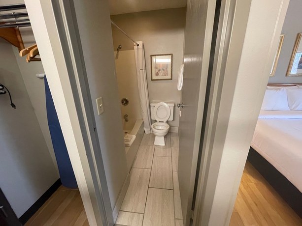 Imagen de la habitación del Hotel Days Inn by Wyndham Pleasant Prairie Kenosha. Foto 12