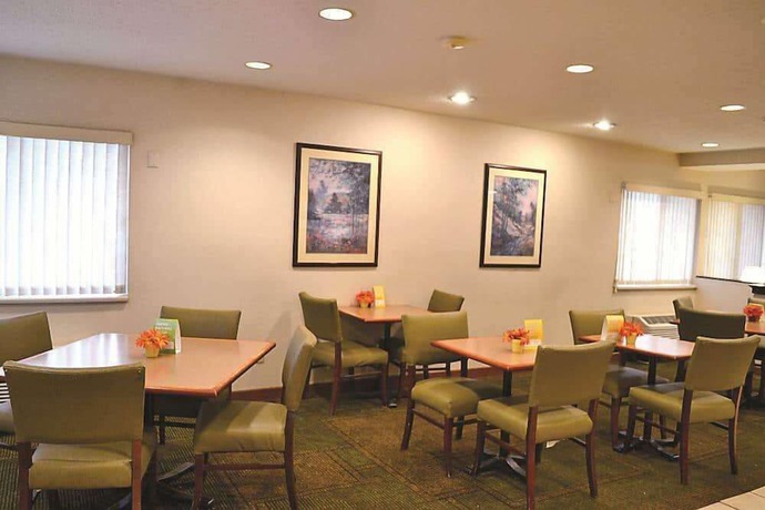Imagen del bar/restaurante del Hotel Days Inn by Wyndham Pleasant Prairie Kenosha. Foto 3