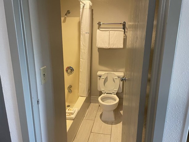 Imagen de la habitación del Hotel Days Inn by Wyndham Pleasant Prairie Kenosha. Foto 13