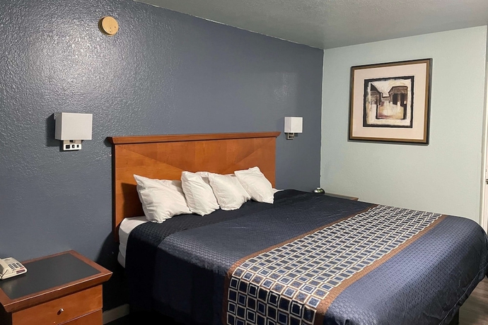 Imagen de la habitación del Hotel Days Inn by Wyndham Pratt. Foto 9