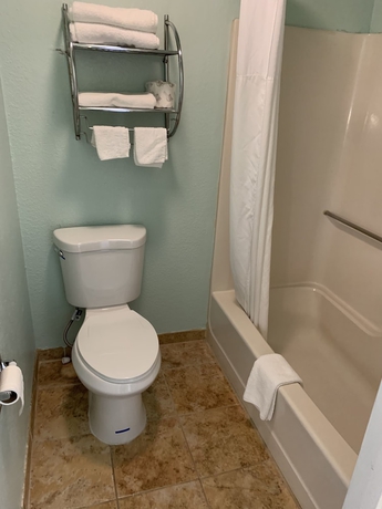 Imagen de la habitación del Hotel Days Inn by Wyndham Pratt. Foto 12