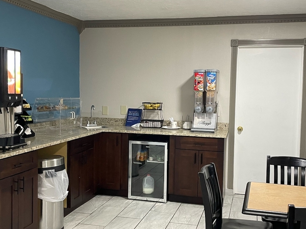 Imagen del bar/restaurante del Hotel Days Inn by Wyndham Pratt. Foto 6
