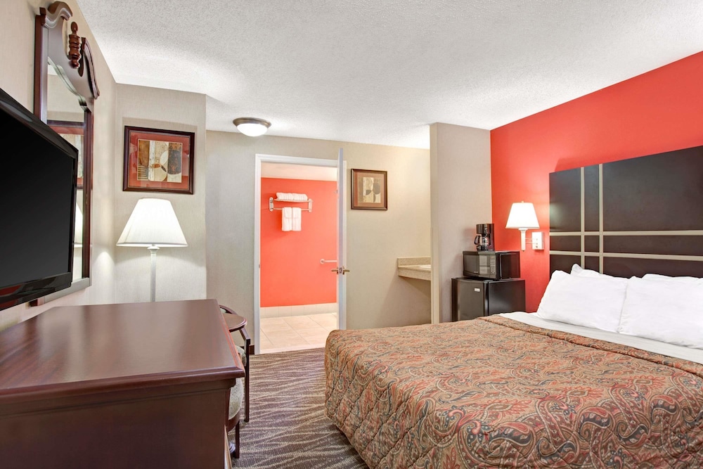 Imagen de la habitación del Hotel Days Inn by Wyndham Ridgefield NJ. Foto 5